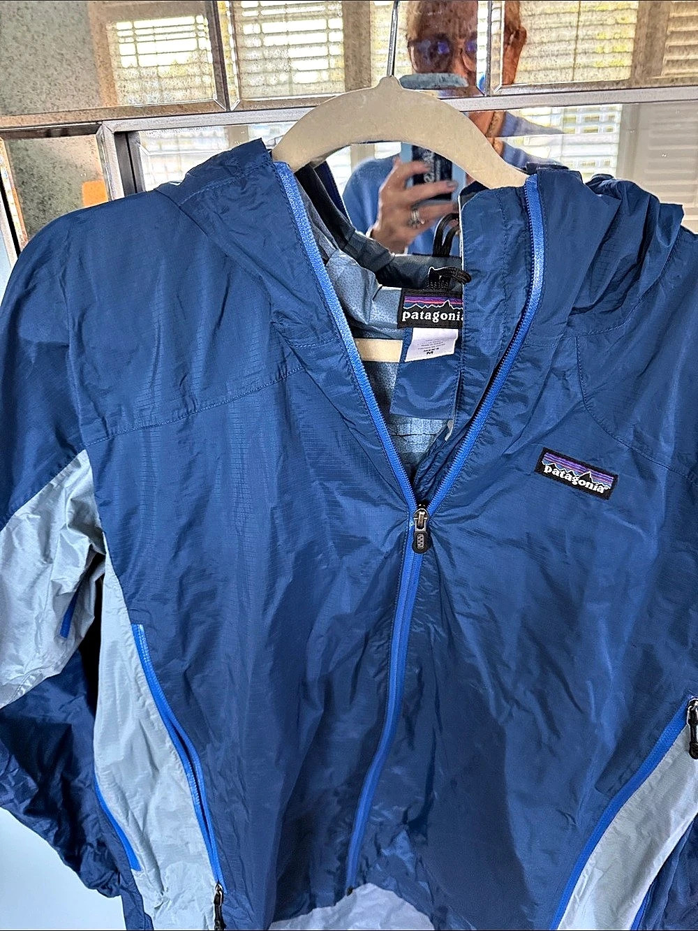Patagonia Men's Blue & Gray Windbreaker Size Medium